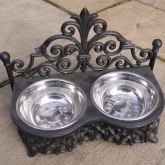 Treat your pet to this superb luxurious small raised dog bowl. Removeable stainless steel bowls are dishwasher safe. 22 x 32cm 2.5kg