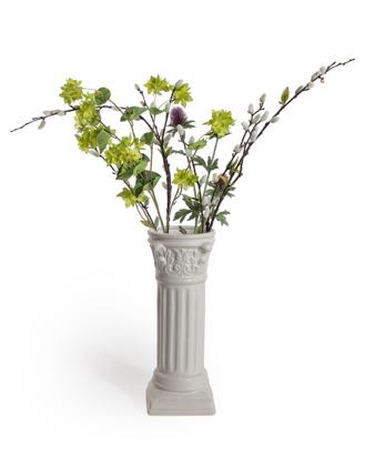 Add classical style to your home with this large white Corinthian vase, made of ceramic and all recyclable packaging. 35 x 13.5 x 13.5cm