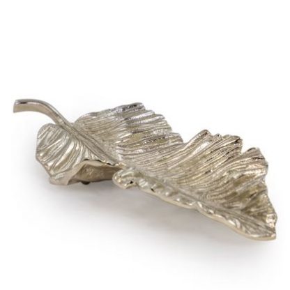 This large silver leaf dish platter is perfect for entertaining! Takes all your canapes and is a beauty on the table as a feature. H7 x W50 x D20cm Christmas!!