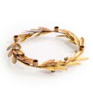 Imagine this fabulous antiqued gold olive branch candle holder as the stunning centrepiece to your dining table! Perfect for Christmas 25 x 25 x 4cm.