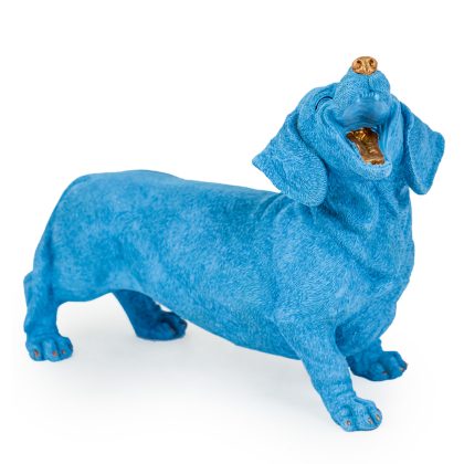 David, our resident bright blue laughing dog ornament will add humour and colour to your home. Made of resin, great texture and detail. 30 x 40 x 18cm