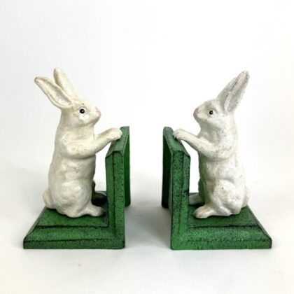 These cast iron white rabbit bookends are perfect for any bunny lover. Super style, detail and finish. Get some rabbit love into your home. 13 x 15.5 x 8cm.