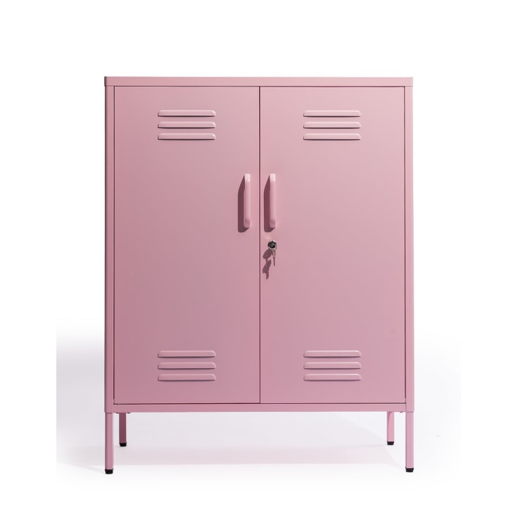 Add simple industrial style and practicality to your home with this baby pink medium steel locker. Super sturdy, lockable too. 80 x 102.5 x 37cm